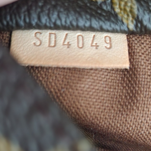 Authentic Louis Vuitton Monogram Totally MM - Picture 3 of 16